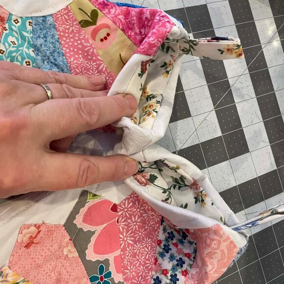 Homemade Dresden Plate Quilted Fully Lined Oven Mitts - Picture 9 of 9